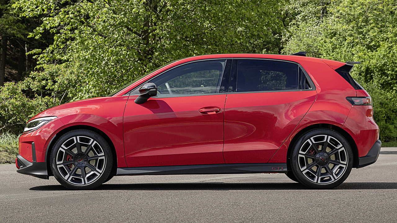 Volkswagen rompe con 50 anos de tradicion y pone precio a su primer gti electrico 226 cv y un cupra raval vz que le complica las cosas