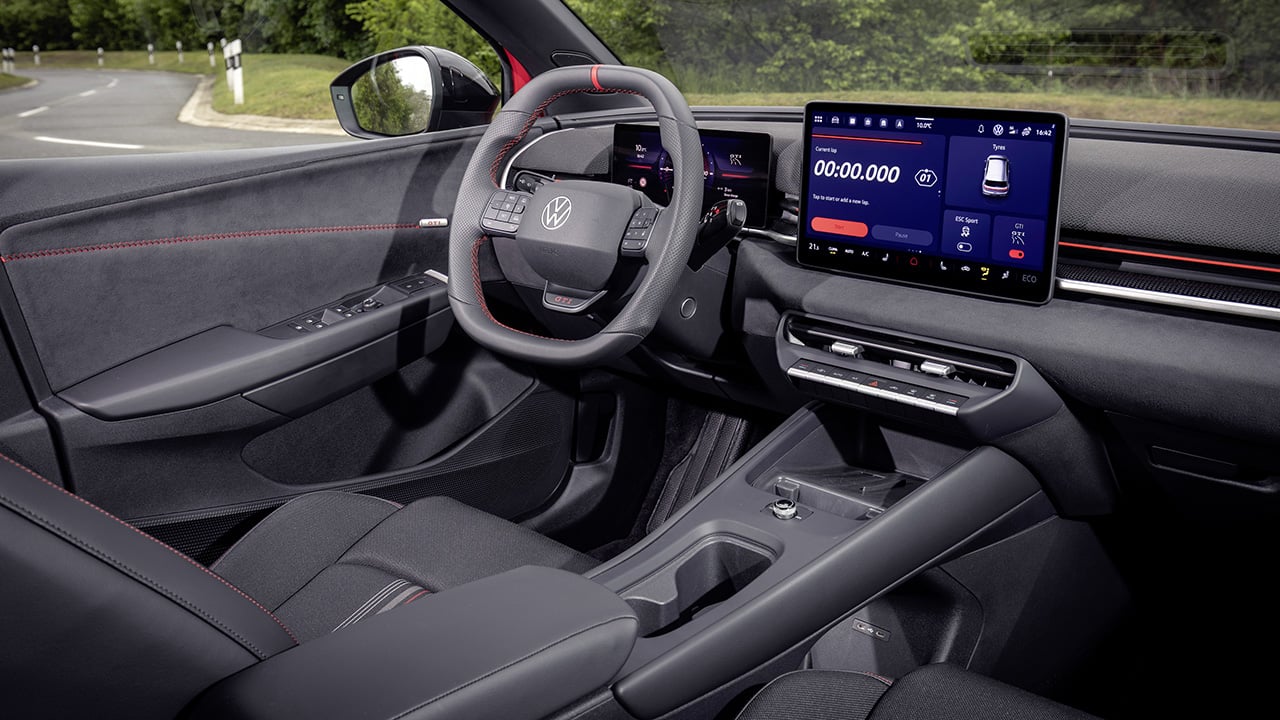 volkswagen-rompe-con-50-anos-de-tradicion-y-pone-precio-a-su-primer-gti-electrico-226-cv-y-un-cupra-raval-vz-que-le-complica-las-cosas-3.jpg