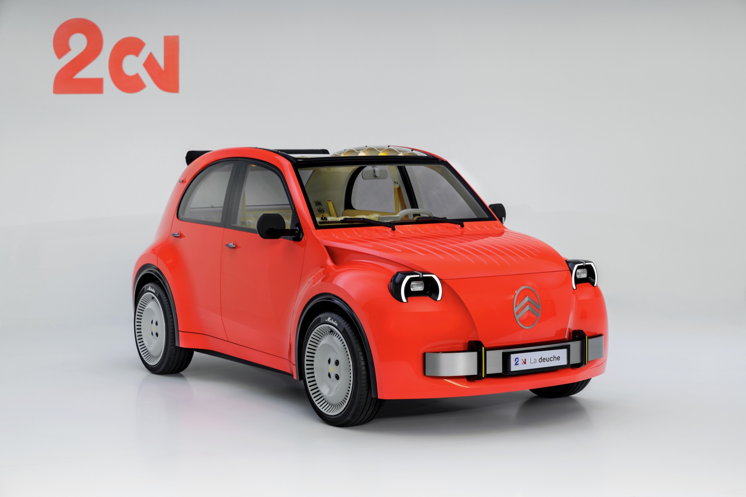 el-coche-que-motorizo-a-generaciones-de-europeos-quiere-hacerlo-otra-vez-citroen-recupera-el-2cv-como-electrico-de-15000-euros.jpg