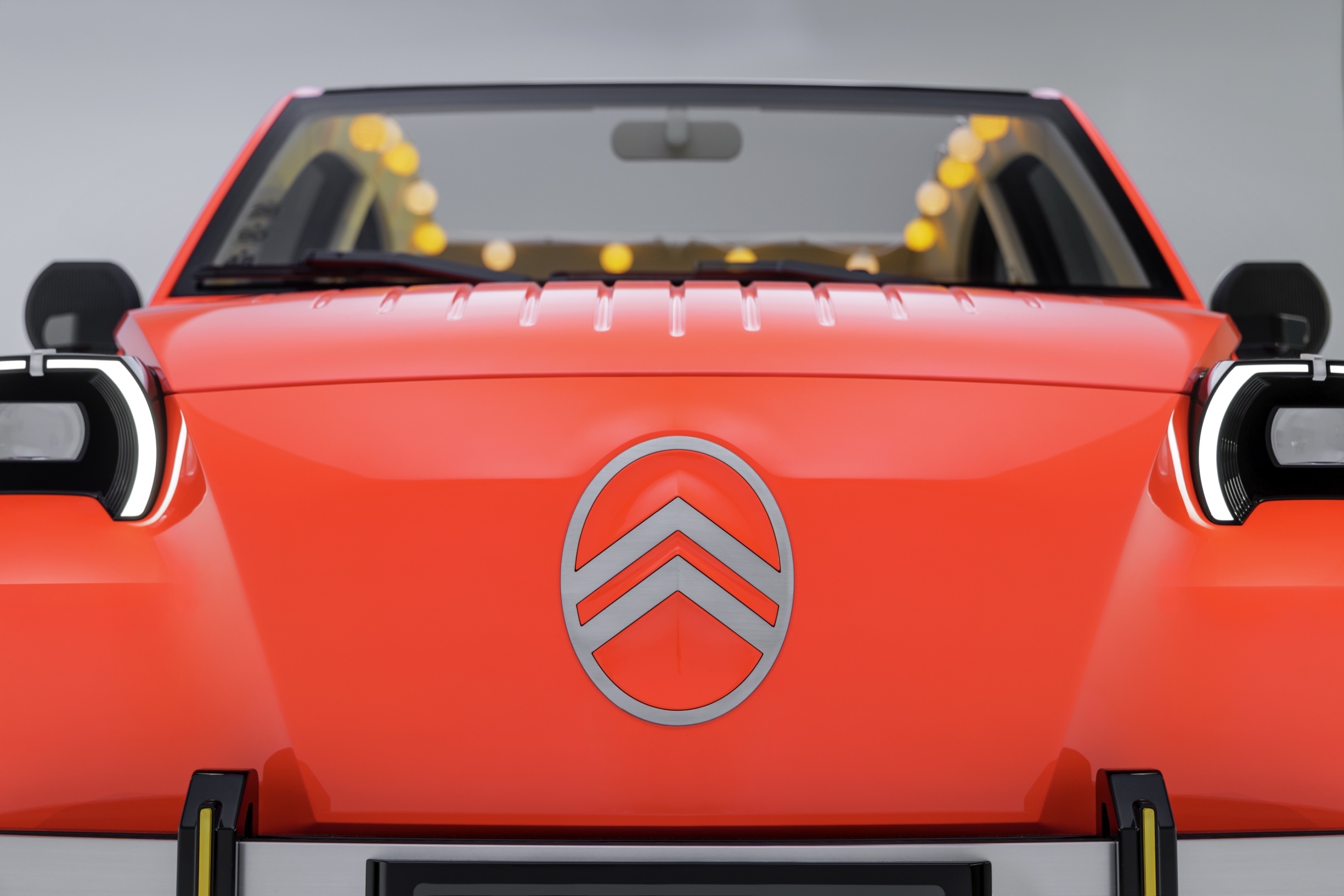 El coche que motorizo a generaciones de europeos quiere hacerlo otra vez citroen recupera el 2cv como electrico de 15000 euros 8