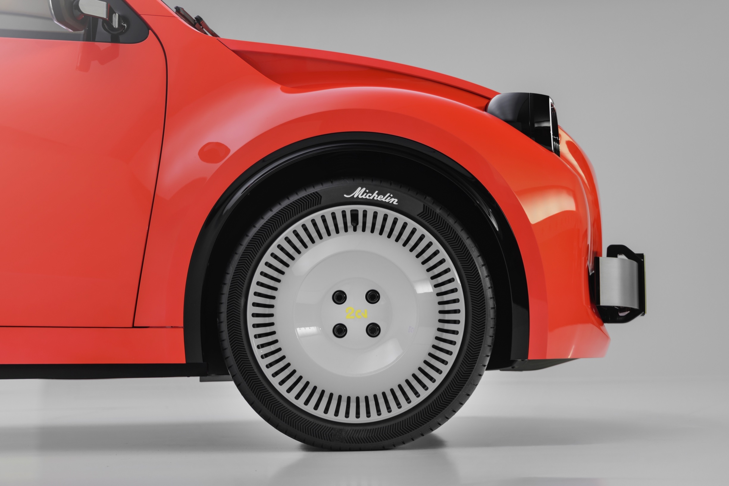 El coche que motorizo a generaciones de europeos quiere hacerlo otra vez citroen recupera el 2cv como electrico de 15000 euros 8