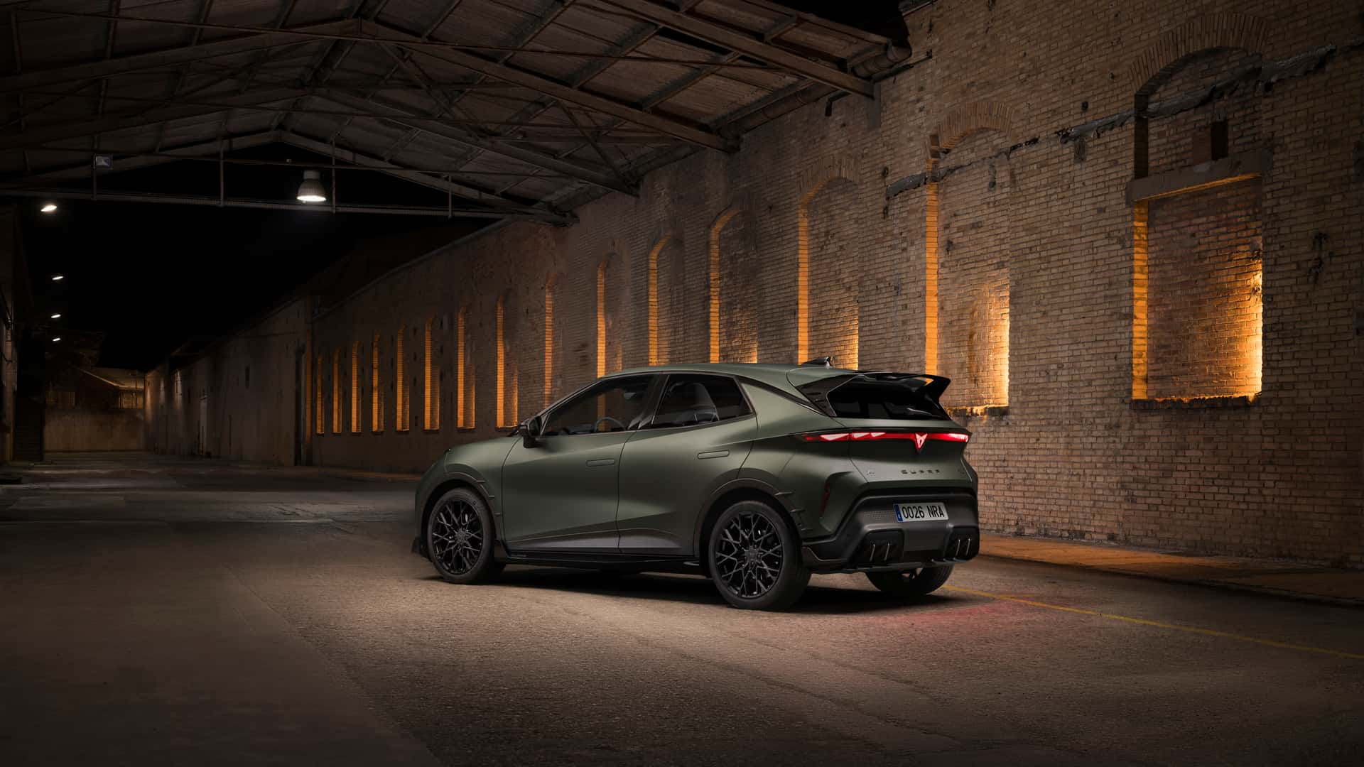 Ni mas bateria ni mas potencia abt hace mas deportivo al cupra raval con una receta mucho mas sencilla