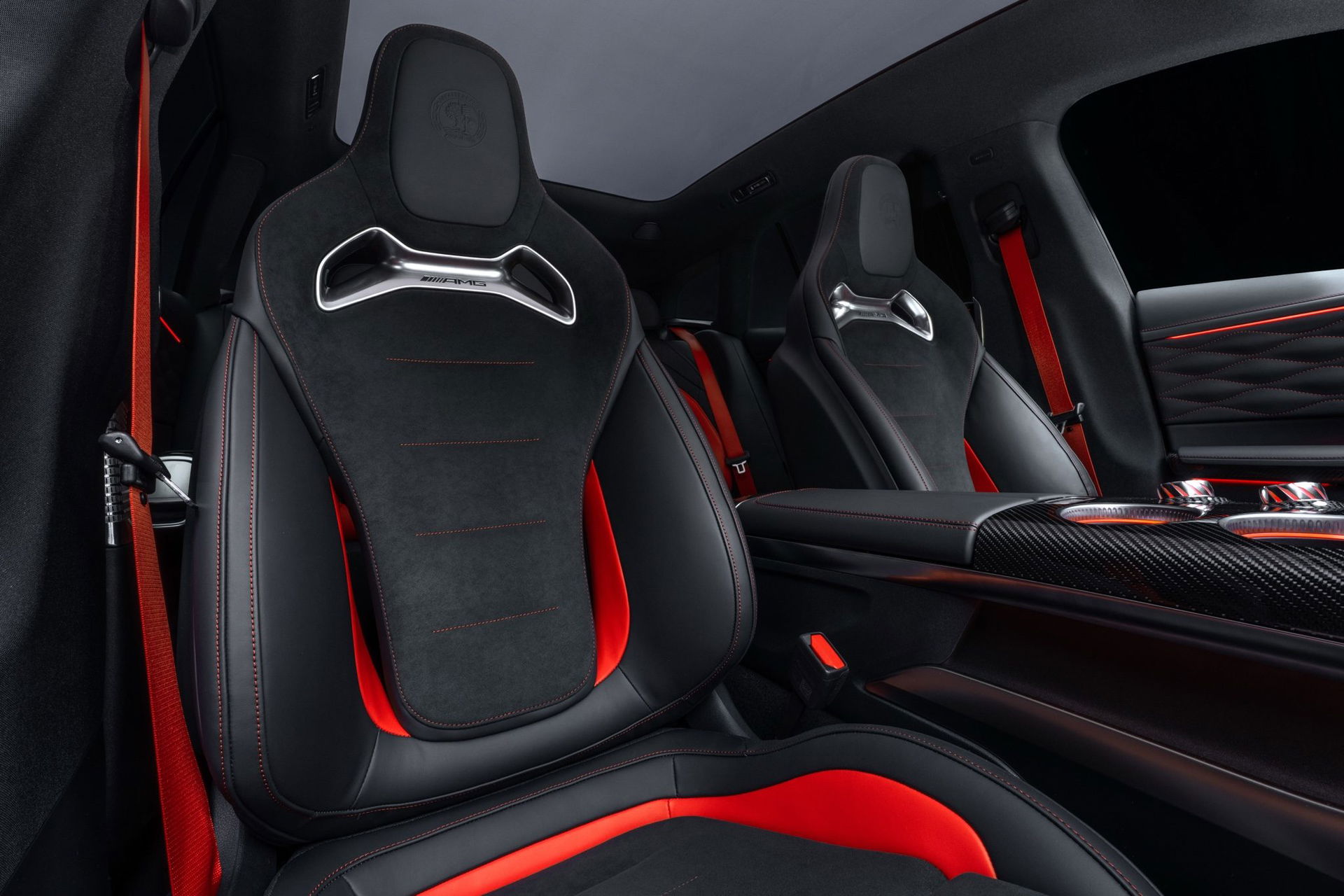 Mercedes amg ha tardado 59 anos en fabricar su primer suv desde cero y ha creado una autentica bestia 1169 cv y carga a 710 kw 17