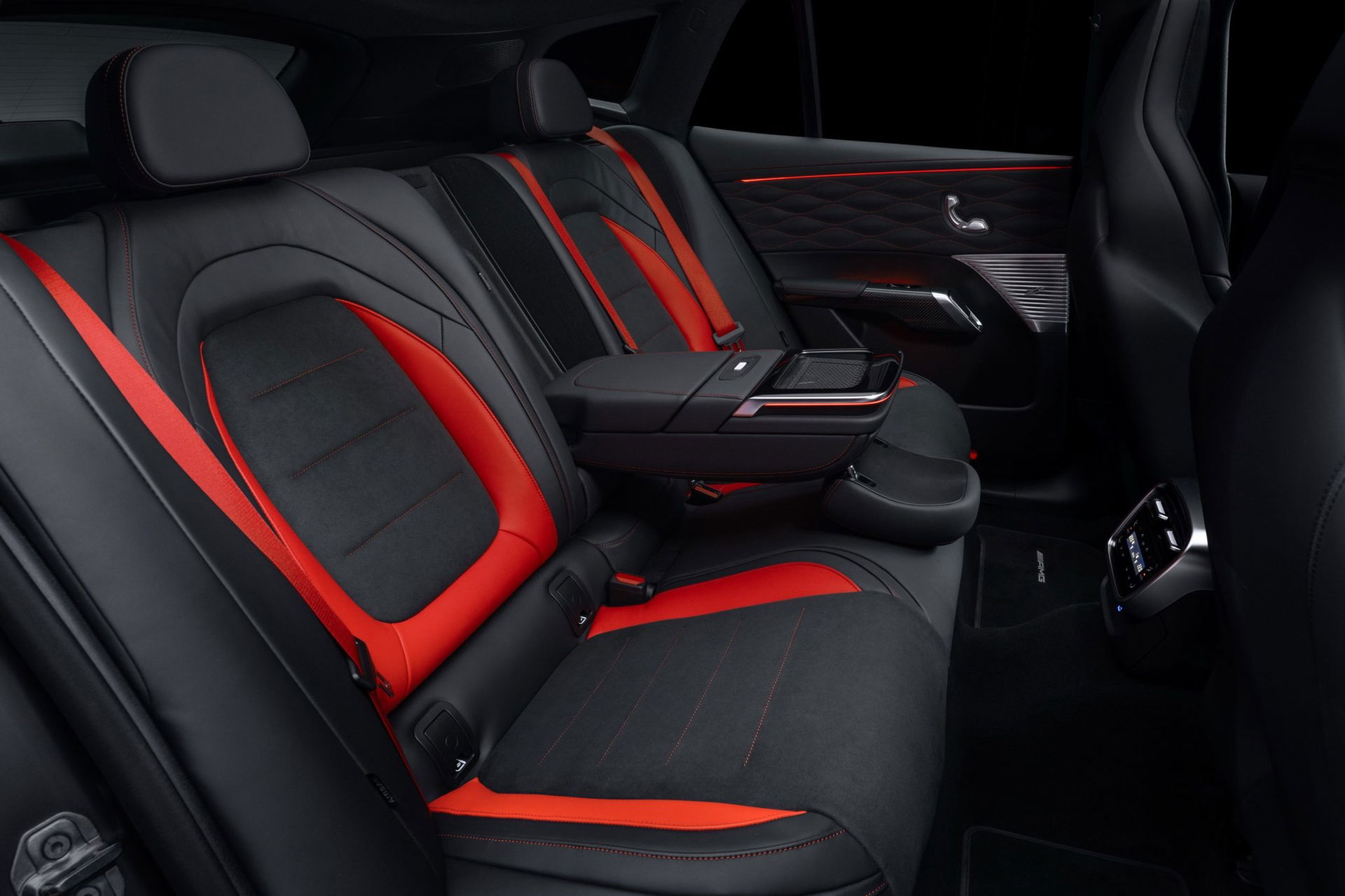 Mercedes amg ha tardado 59 anos en fabricar su primer suv desde cero y ha creado una autentica bestia 1169 cv y carga a 710 kw 23