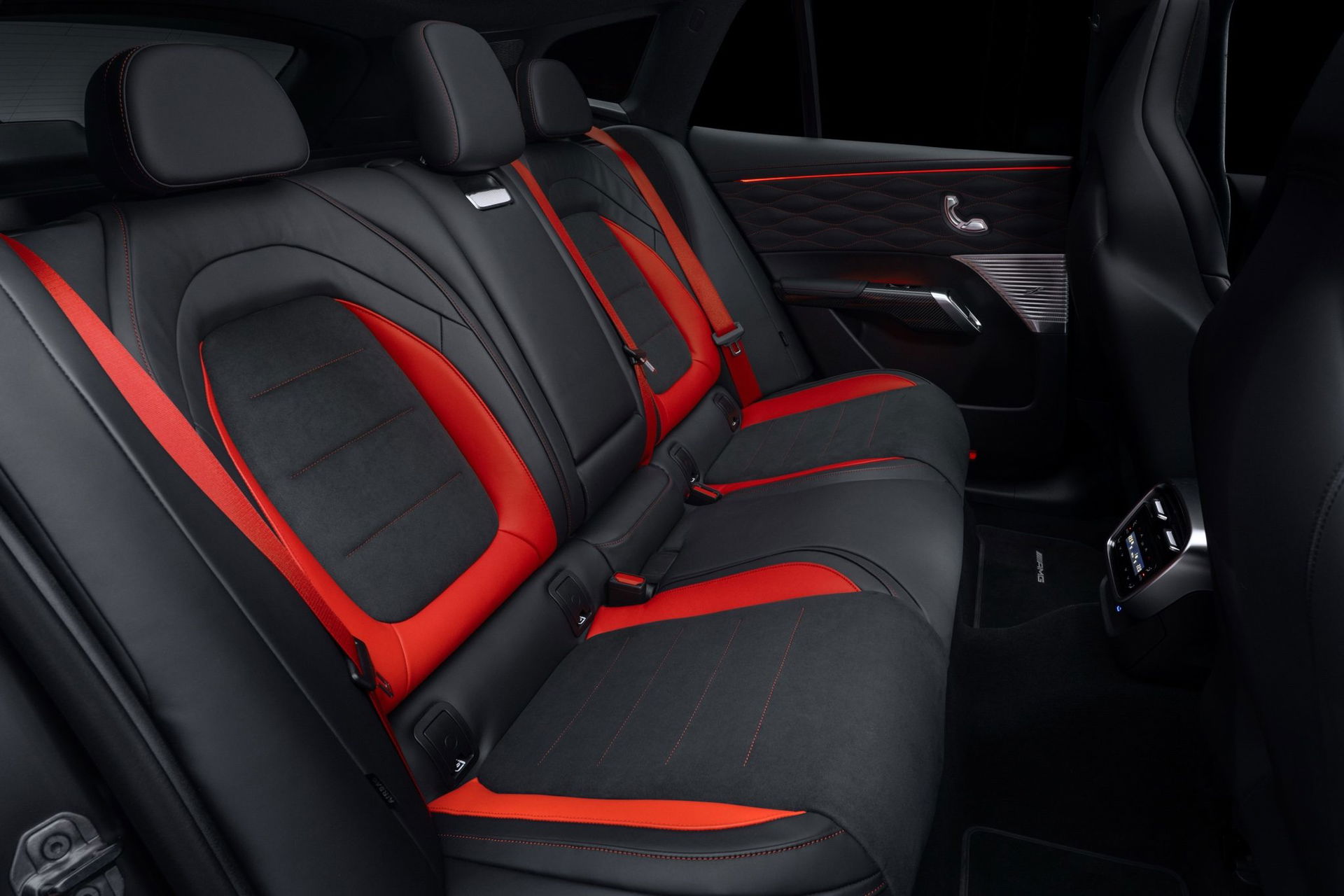 Mercedes amg ha tardado 59 anos en fabricar su primer suv desde cero y ha creado una autentica bestia 1169 cv y carga a 710 kw 24