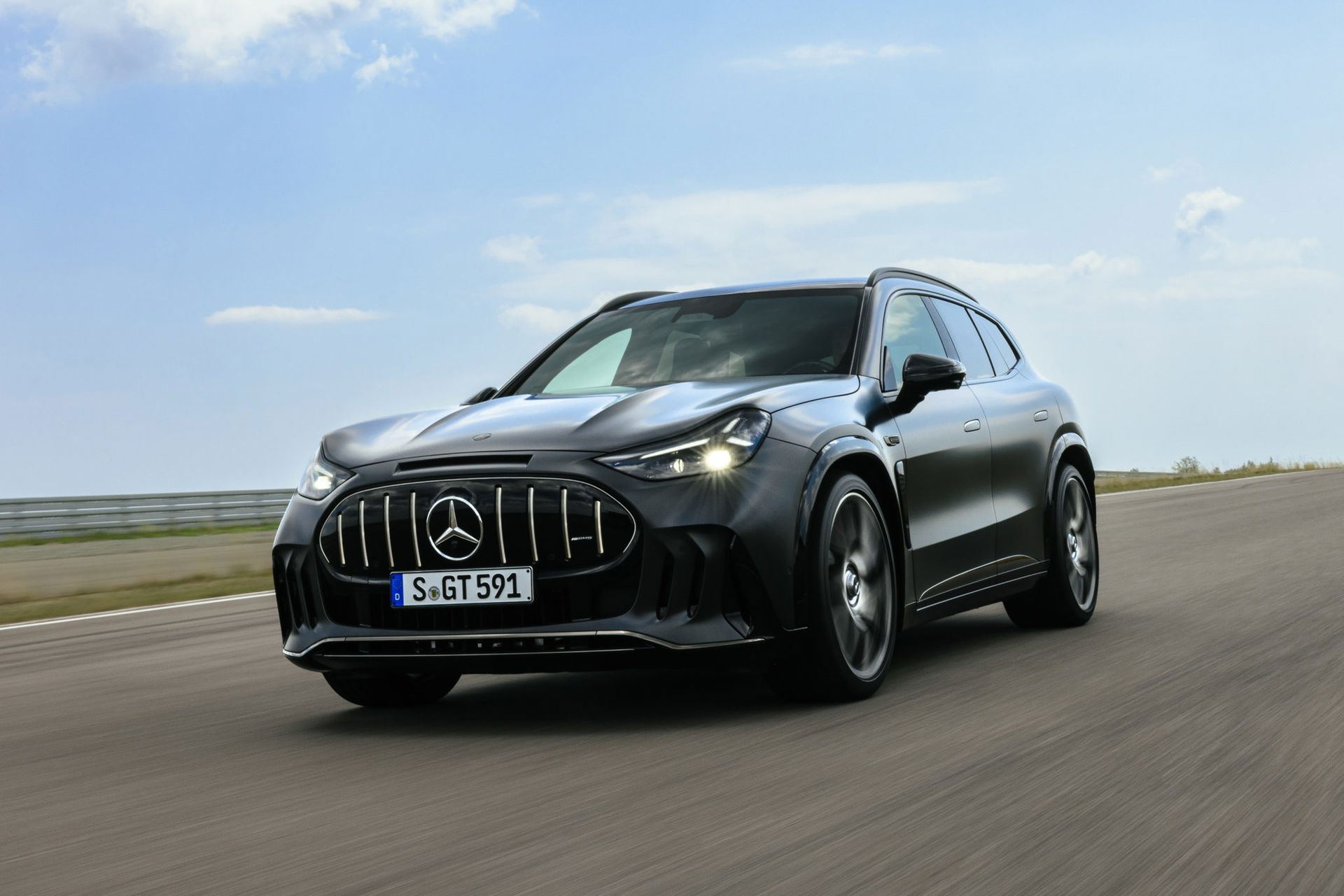 Mercedes amg ha tardado 59 anos en fabricar su primer suv desde cero y ha creado una autentica bestia 1169 cv y carga a 710 kw 26