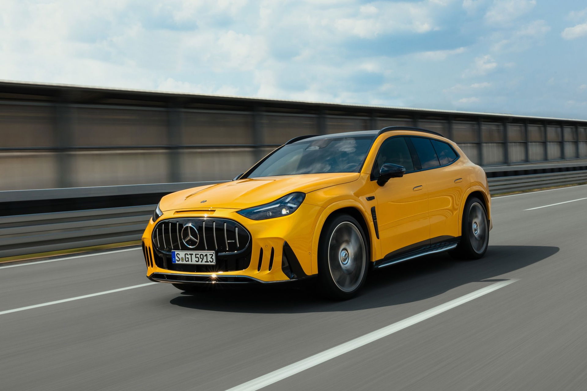 Mercedes amg ha tardado 59 anos en fabricar su primer suv desde cero y ha creado una autentica bestia 1169 cv y carga a 710 kw 31