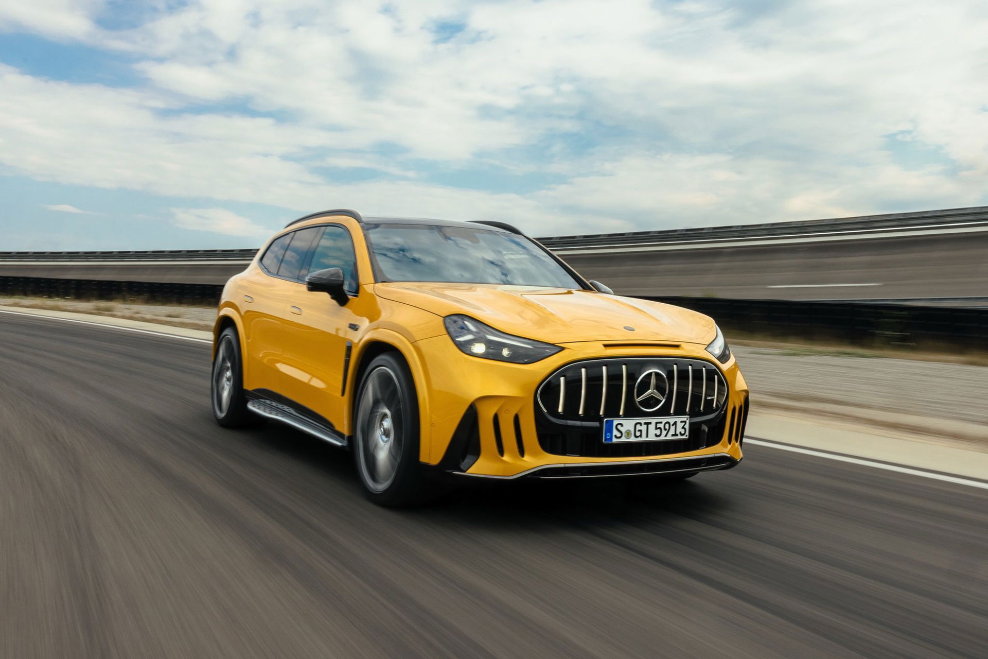 Mercedes amg ha tardado 59 anos en fabricar su primer suv desde cero y ha creado una autentica bestia 1169 cv y carga a 710 kw 32