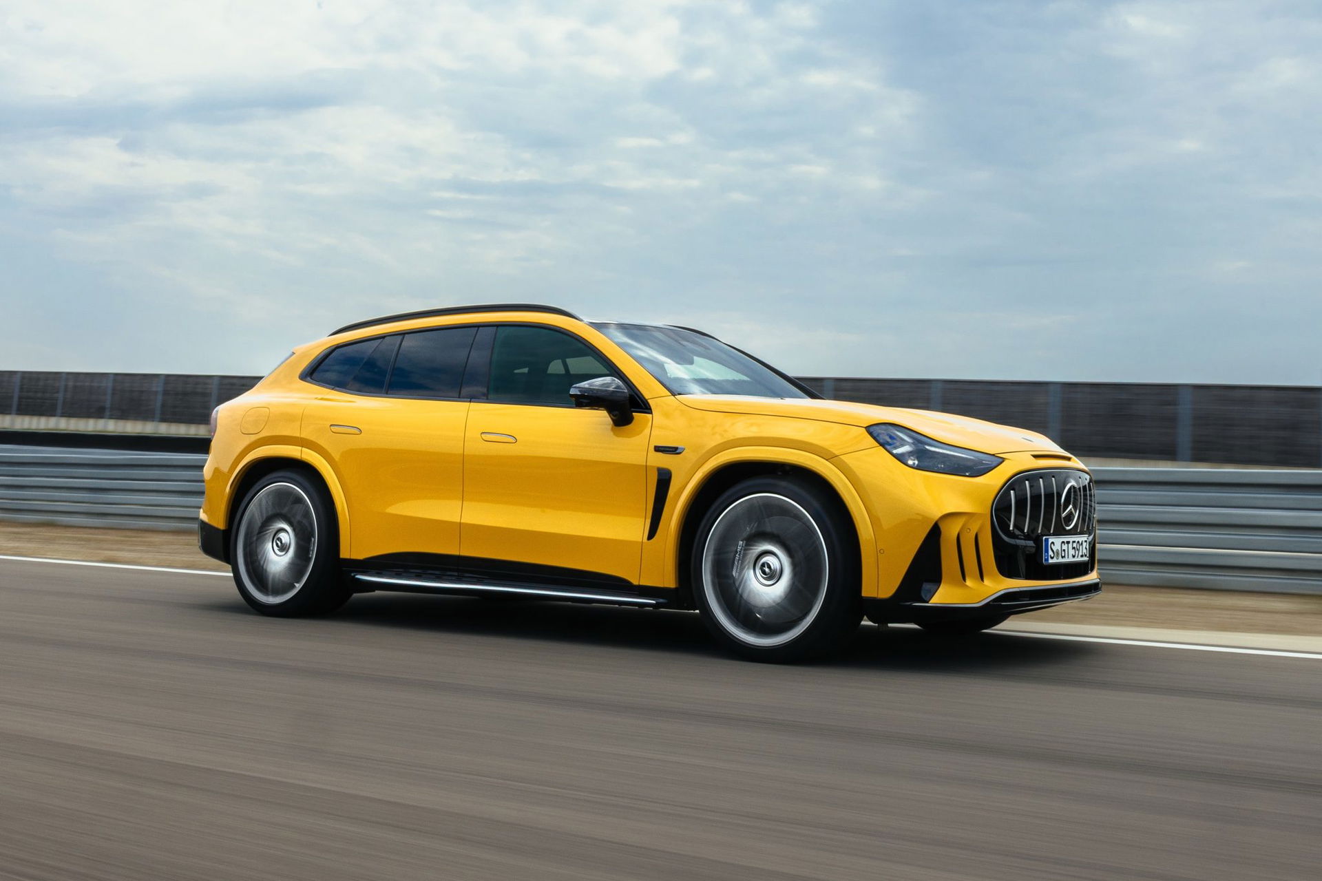 Mercedes amg ha tardado 59 anos en fabricar su primer suv desde cero y ha creado una autentica bestia 1169 cv y carga a 710 kw 34