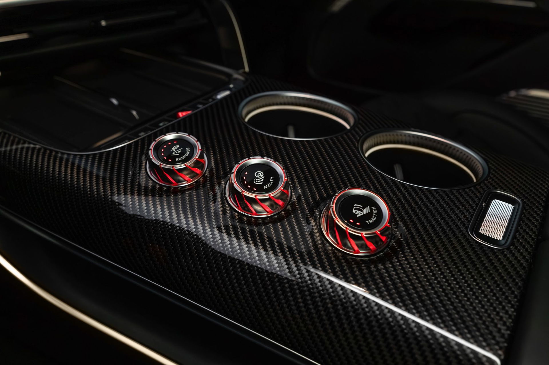 Mercedes amg ha tardado 59 anos en fabricar su primer suv desde cero y ha creado una autentica bestia 1169 cv y carga a 710 kw 55