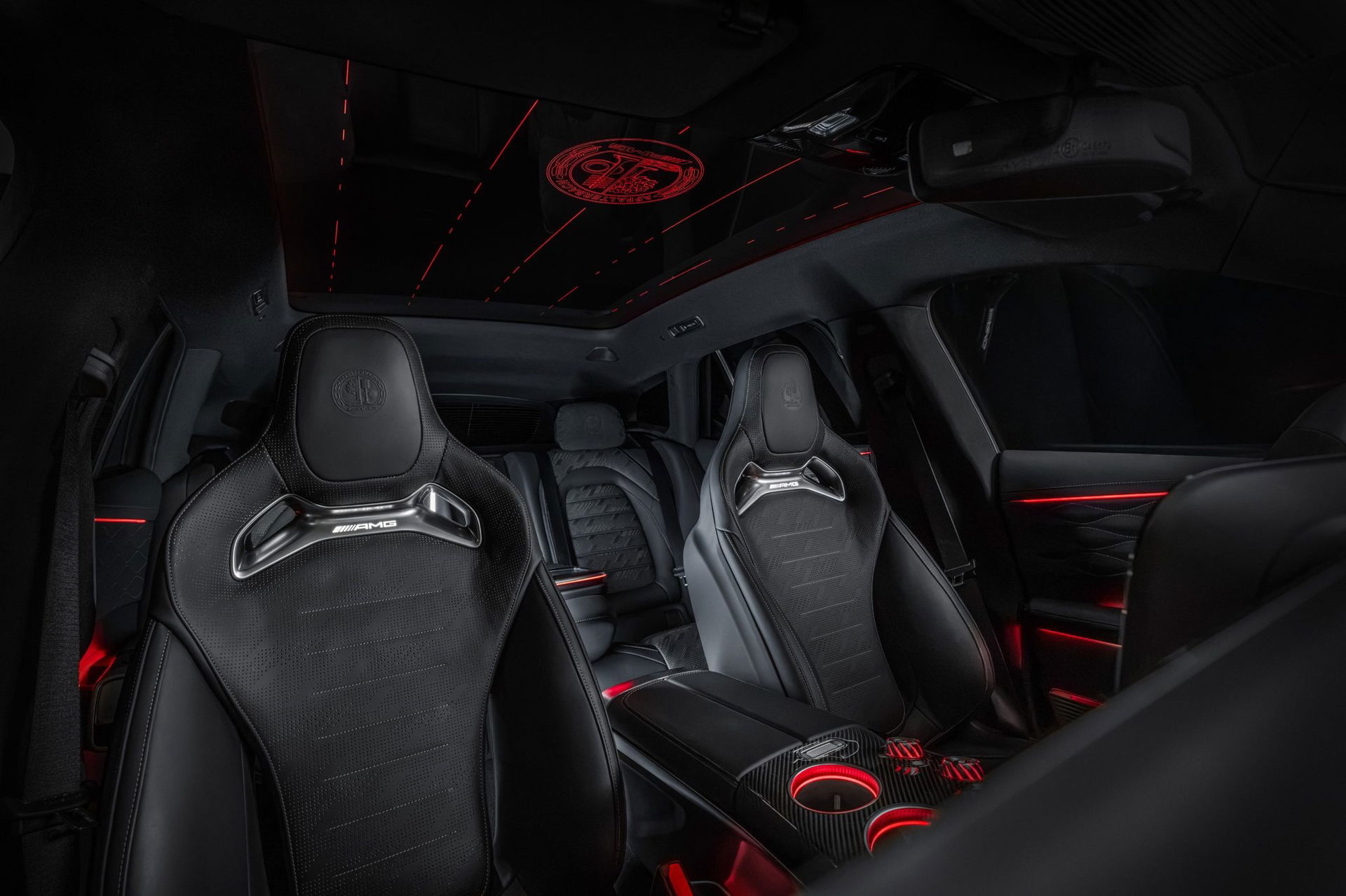 mercedes-amg-ha-tardado-59-anos-en-fabricar-su-primer-suv-desde-cero-y-ha-creado-una-autentica-bestia-1169-cv-y-carga-a-710-kw-57.jpg