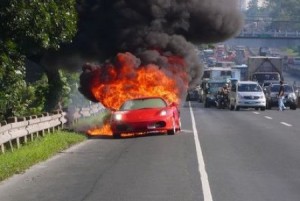 Ferrari F430 ardiendo