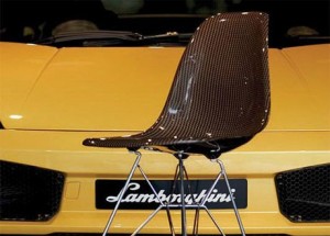 Silla hecha con fibra de carbono