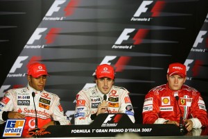 Alonso triunfa en Italia y Hamilton defiende el doblete