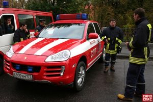 Los bomberos moscovitas estrenan el Porsche Cayenne Emergency Vehicle