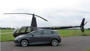 Si compras un SEAT, te enseñan a pilotar un helicóptero