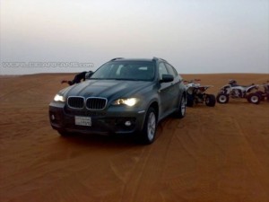 Dos BMW X6 de producción cazados en el desierto