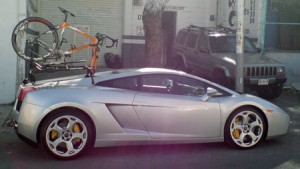 Lamborghini Gallardo con porta-bicicletas