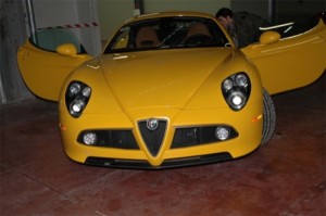 Alfa Romeo 8C en amarillo