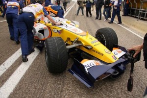 Fernando Alonso estrena el R28 sin competencia