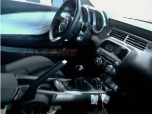 Foto espía del interior del Chevrolet Camaro de producción