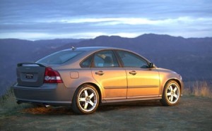 Volvo llama revisión a 82.000 unidades
