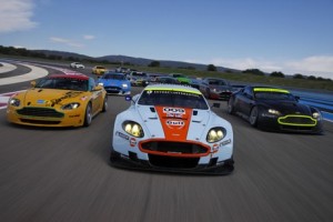 Portada familiar de todos los Aston Martin de competición
