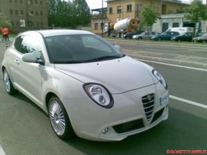 En blanco y Rosso: nuevo Alfa Mi.To, en la calle
