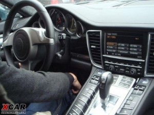 El interior del Porsche Panamera al descubierto… y también la llave