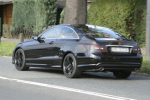 Al destape: nuevo Mercedes Clase E Coupé, casi sin camuflaje