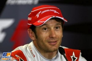Trulli es sancionado, Hamilton sube al podio y Alonso quinto