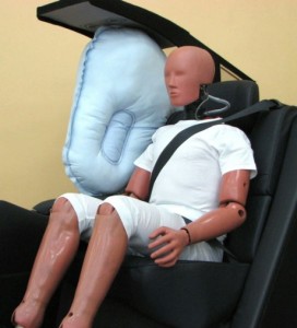 Toyota anuncia el primer airbag trasero central
