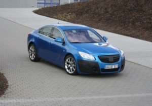 Fotos espía del Opel Insignia OPC: esta vez, en azul
