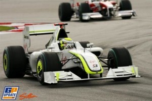 Jenson Button se lleva la victoria bajo bandera roja