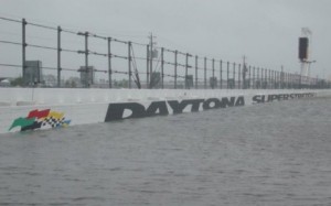 El cirucito de Daytona se inunda… literalmente