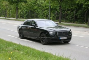 Con menos camuflaje: Rolls Royce Ghost, cazado
