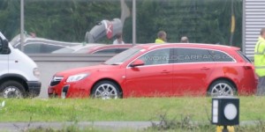 Sin camuflaje: Opel Insignia OPC Sport Tourer, cazado