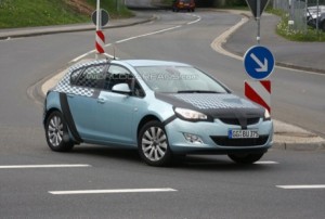 Nuevo Opel Astra: Cazado con la carrocería de cinco puertas