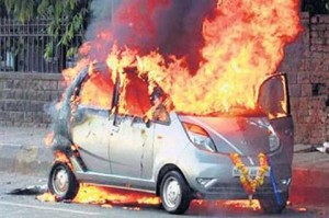 Otro Tata Nano acaba en llamas