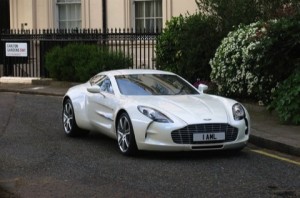 En blanco: Aston Martin One-77