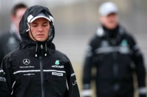 Nico Rosberg sufre las mejoras de Mercedes
