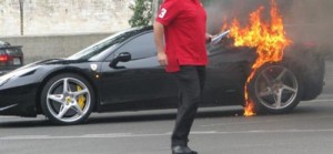 Ya tardaba: Ferrari 458 Italia, en llamas