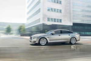 Jaguar presenta el XJ Sentinel, a prueba de balas