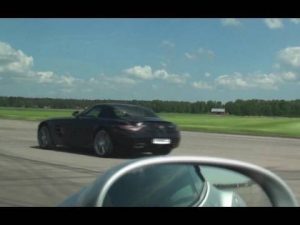 Ferrari California vs Mercedes SLS AMG Gullwing