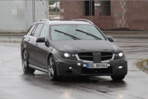 Renovado Mercedes C63 AMG Estate, fotos espía