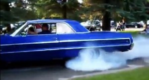 Chevrolet Impala 1964: uno de los mejores burnouts