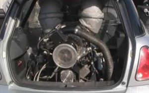Mini Cooper S con motor de helicóptero [con vídeo]