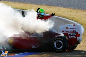 Arde el Ferrari F150 de Felipe Massa