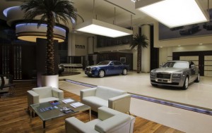 Rolls Royce abre su mayor concesionario en Abu Dhabi: 900 metros cuadrados para 5 coches