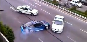 Un driftero elude la policía en plena autopista, ¿real o montaje?
